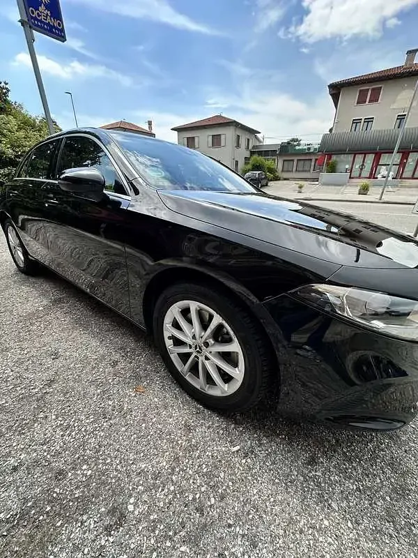 Begagnad Mercedes A250 Progressive 160 HK (117 kW) 2022 Svart Sedan