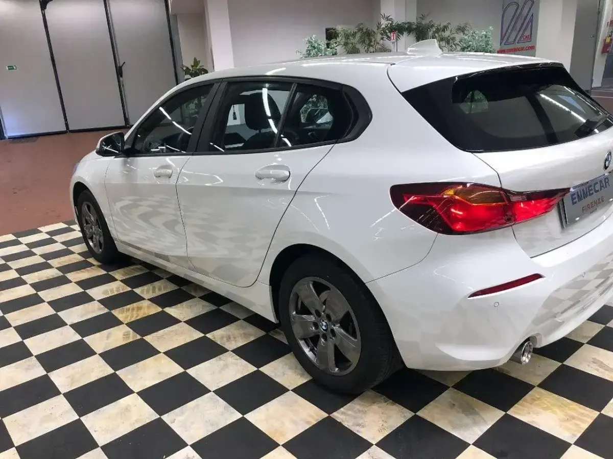 Usata BMW 118 Advantage 150 CV (110 kW) 2020 Bianco Utilitaria