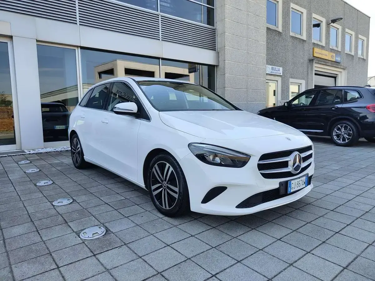 Usata Mercedes B180 116 CV (85 kW) 2022 Bianco Utilitaria