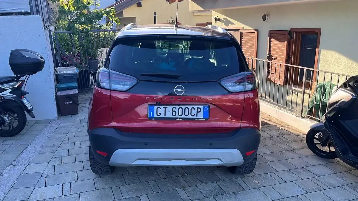 Usata Opel Crossland Elegance 110 CV (80 kW) 2024 SUV