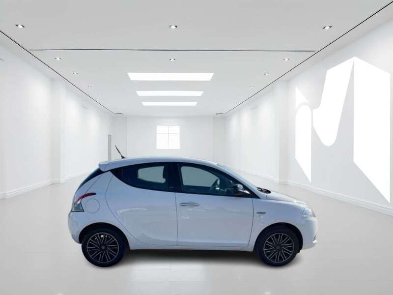 Usata Lancia Ypsilon Silver 69 CV (50 kW) 2020 Bianco Utilitaria