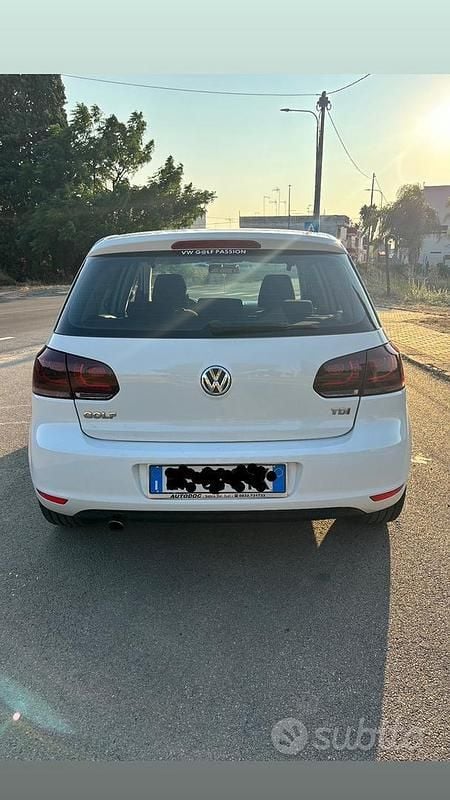 Usata VW Golf VI 105 CV (77 kW) 2011 Bianco Utilitaria