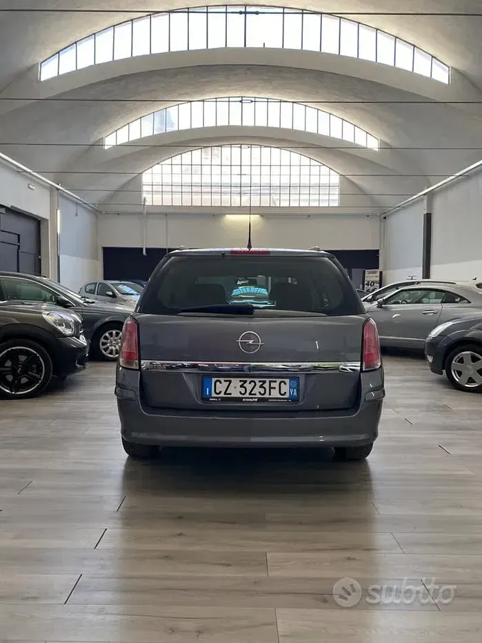 Usata Opel Astra Enjoy 90 CV (66 kW) 2005 Grigio Station wagon