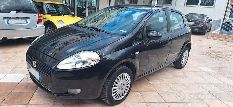 Usata Fiat Grande Punto Active 69 CV (50 kW) 2009 Nero Utilitaria