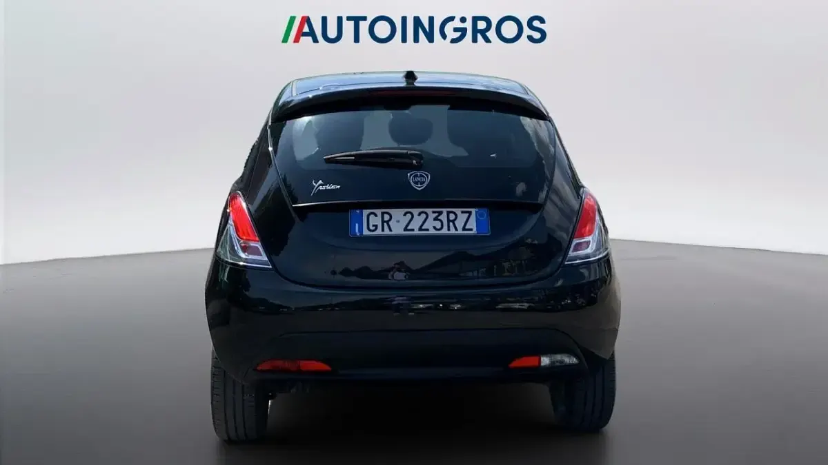 Usata Lancia Ypsilon Silver 69 CV (50 kW) 2023 Nero Utilitaria