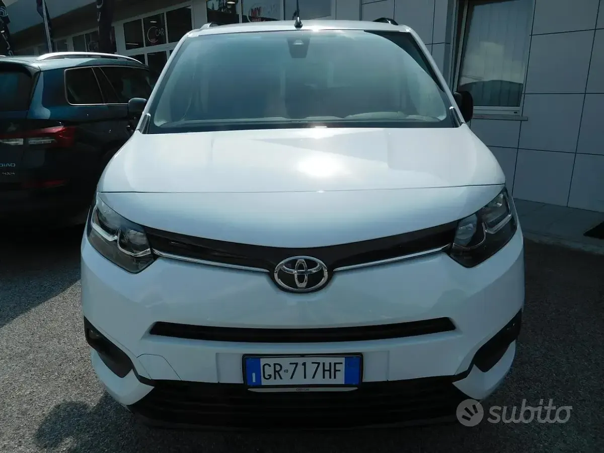 Usata Toyota Proace Verso City 131 CV (96 kW) 2023 Bianco Station wagon