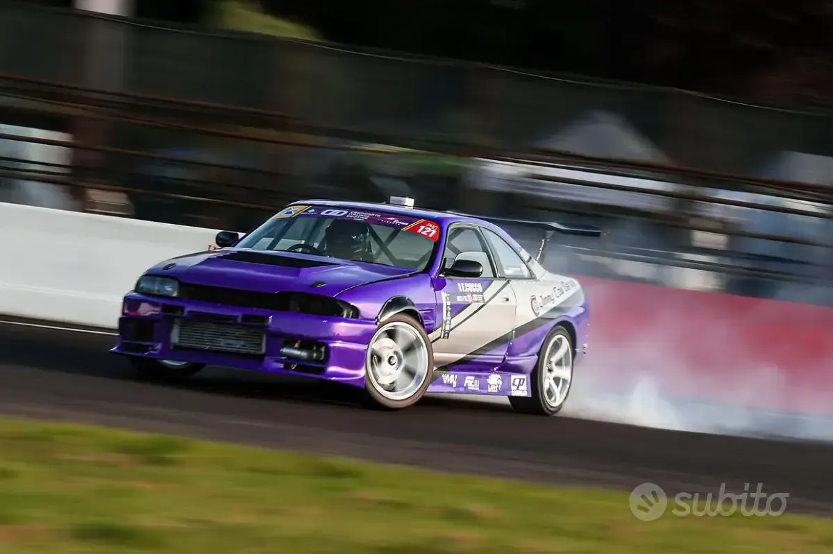 Usata Nissan Skyline 600 CV (441 kW) 1996 Bianco Berlina