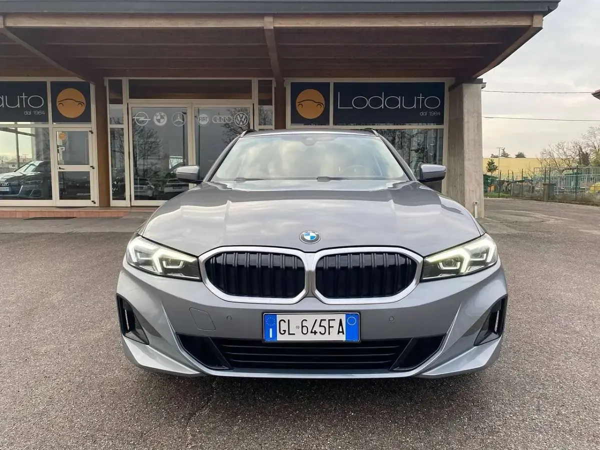 Usata BMW 318 150 CV (110 kW) 2022 Grigio Station wagon