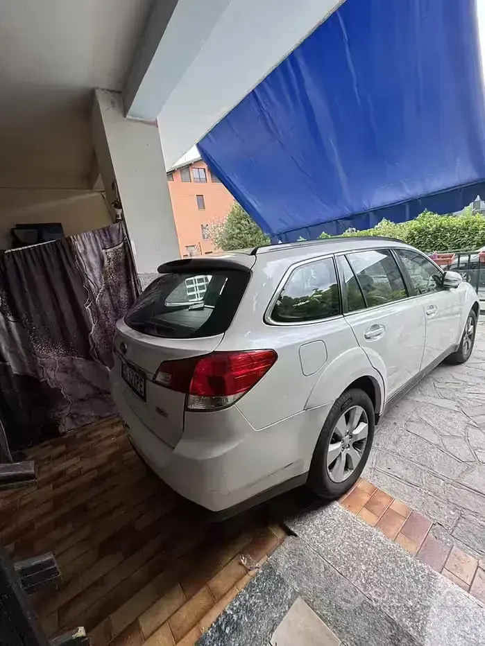Usata Subaru Legacy 150 CV (110 kW) 2011 Bianco Station wagon