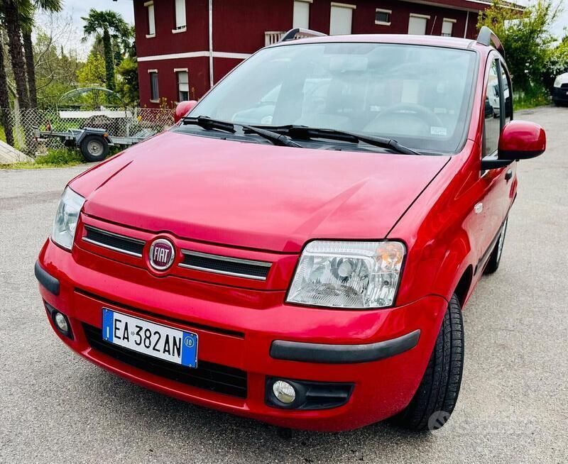 Rosso Usata 2010 Fiat Panda Emotion Due volumi | 4650 € (Buon prezzo) - Immagine 1/4