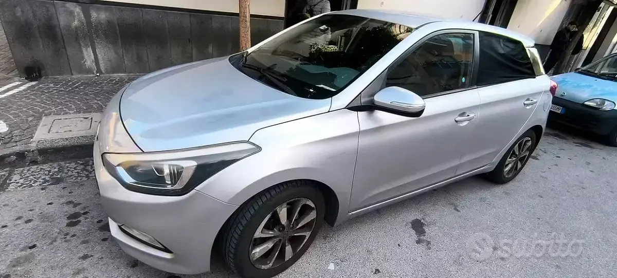 Usata Hyundai i20 90 CV (66 kW) 2015 Grigio Berlina