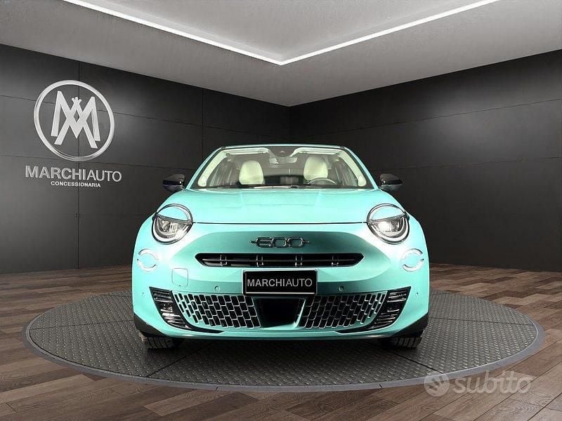 Usado Fiat 600E La Prima 114 kW (156 HP) 2024 Azul SUV