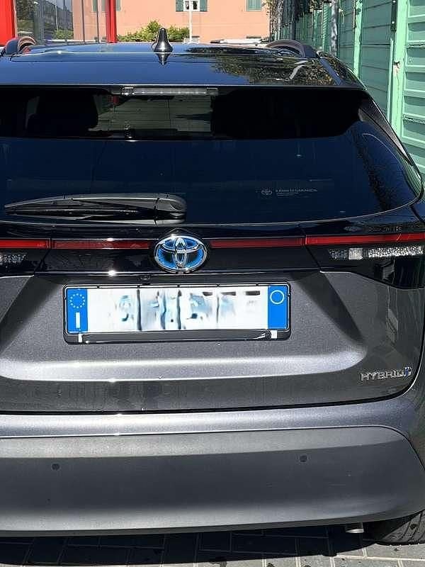 Grigio Usata 2023 Toyota Yaris Cross Lounge SUV | 24.000 € (Buon prezzo) - Immagine 1/4