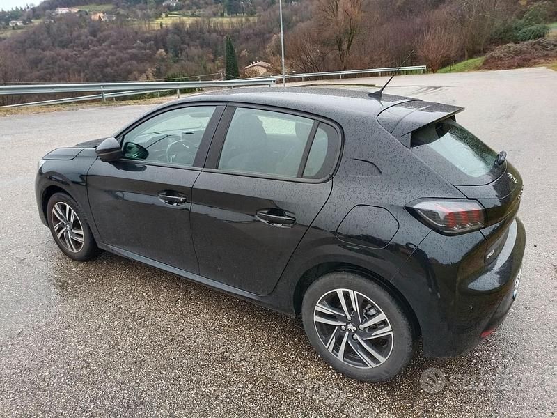 Usata Peugeot 208 S 101 CV (74 kW) 2020 Nero Utilitaria