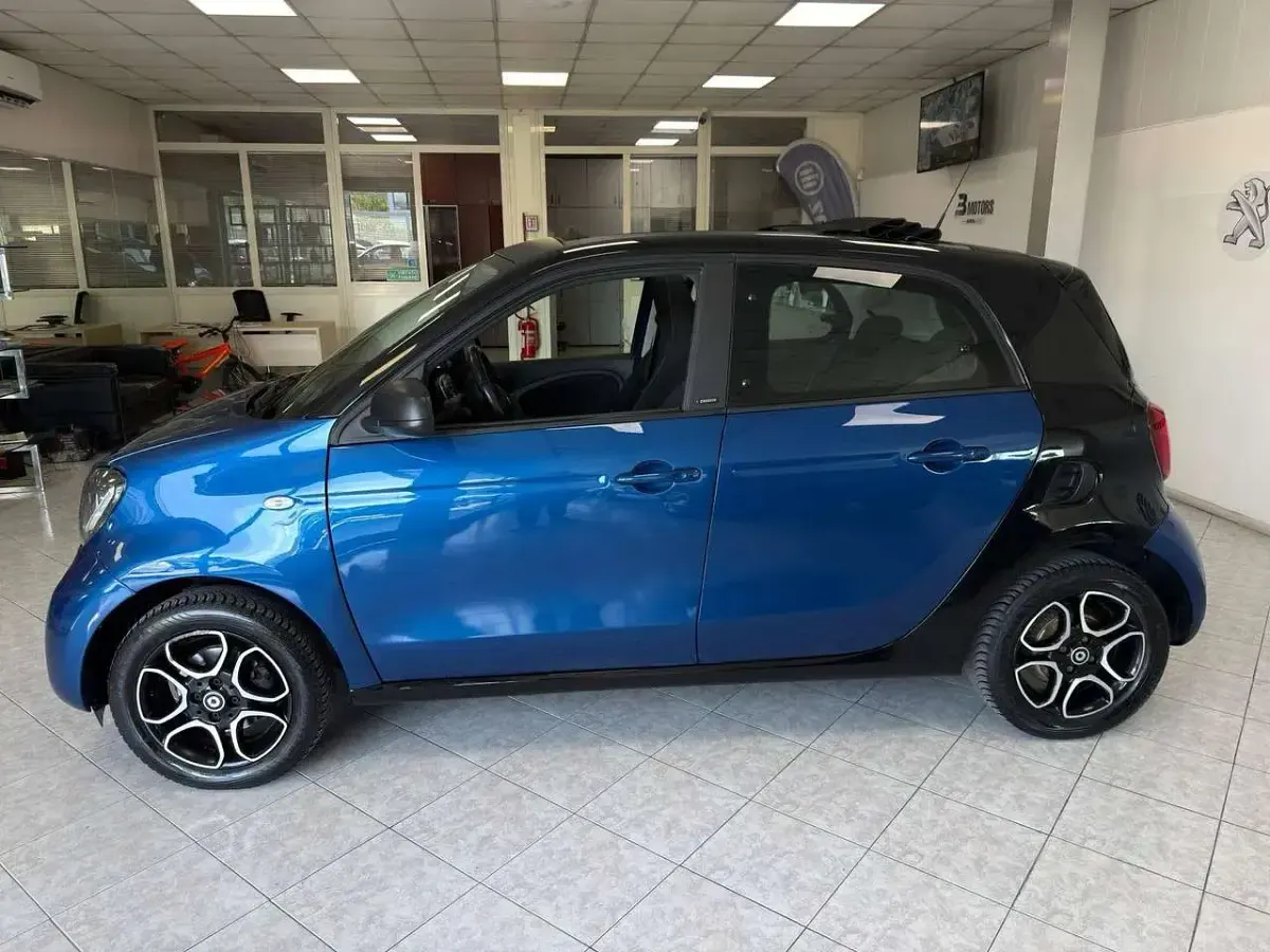 Usata Smart ForFour Passion 90 CV (66 kW) 2017 Blu/azzurro Utilitaria