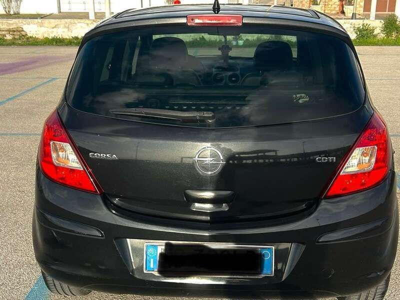 Nero Usata 2012 Opel Corsa Edition Tre volumi | 2600 € (Super prezzo) - Immagine 1/4