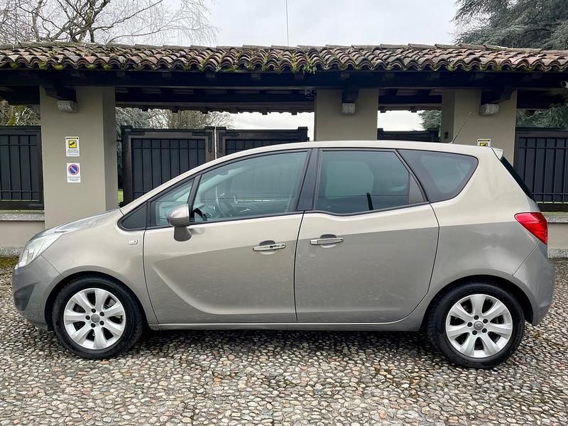 Usata Opel Meriva Cosmo 101 CV (74 kW) 2010 Grigio Monovolume