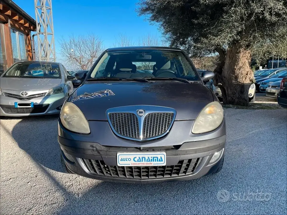 Usata Lancia Ypsilon 60 CV (44 kW) 2006 Grigio Utilitaria