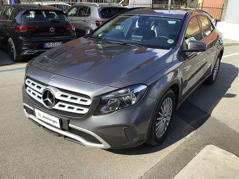 Usata Mercedes GLA220 Executive 177 CV (130 kW) 2018 Grigio SUV