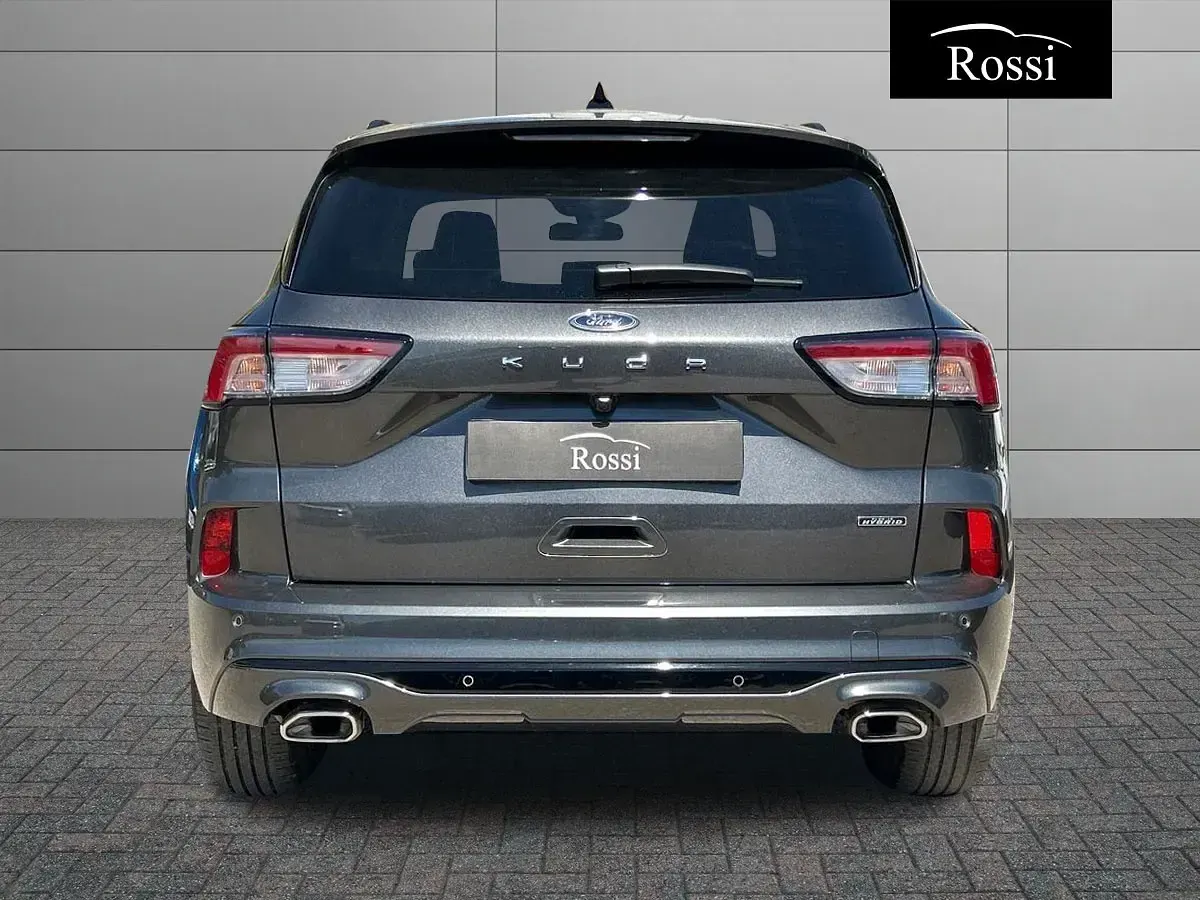Usata Ford Kuga ST-Line X 152 CV (111 kW) 2023 Grigio scuro metallizzato SUV