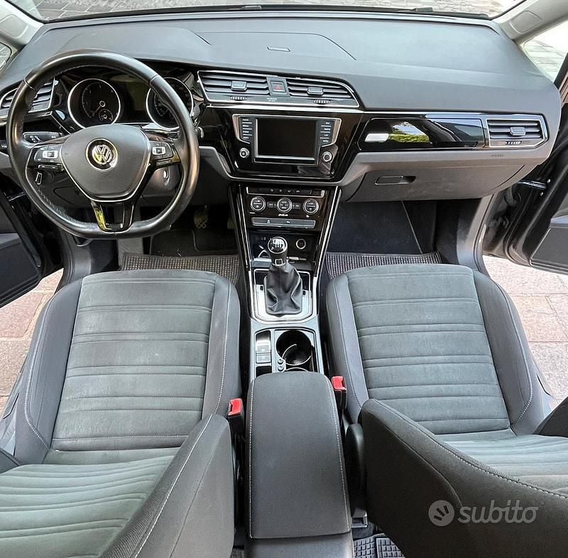 Usata VW Touran Executive 150 CV (110 kW) 2016 Grigio Monovolume