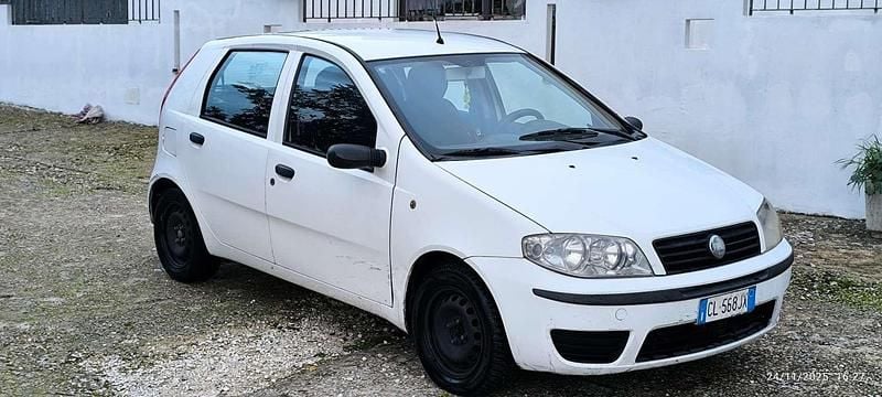 Usata Fiat Punto Active 69 CV (50 kW) 2004 Berlina