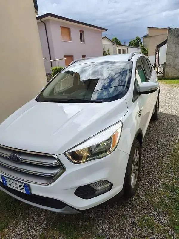 Usata Ford Kuga S 120 CV (88 kW) 2017 Bianco SUV