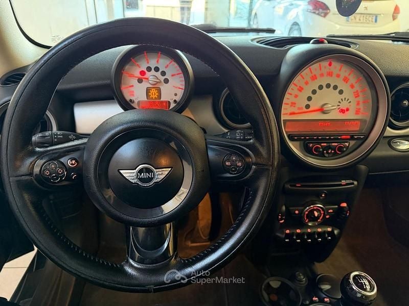 Usata Mini ONE 91 CV (66 kW) 2011 Nero Utilitaria