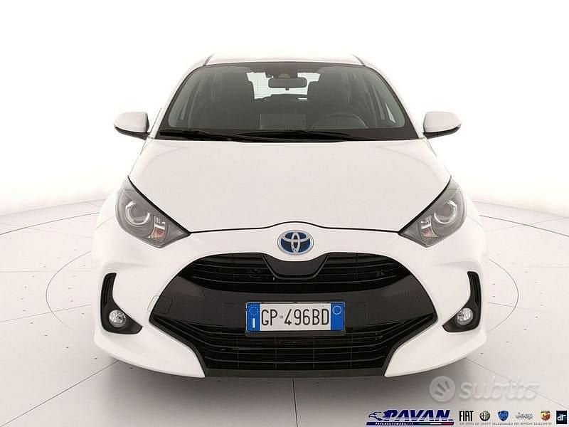 Usata Toyota Yaris Hybrid Business Edition 116 CV (85 kW) 2023 Bianco Berlina