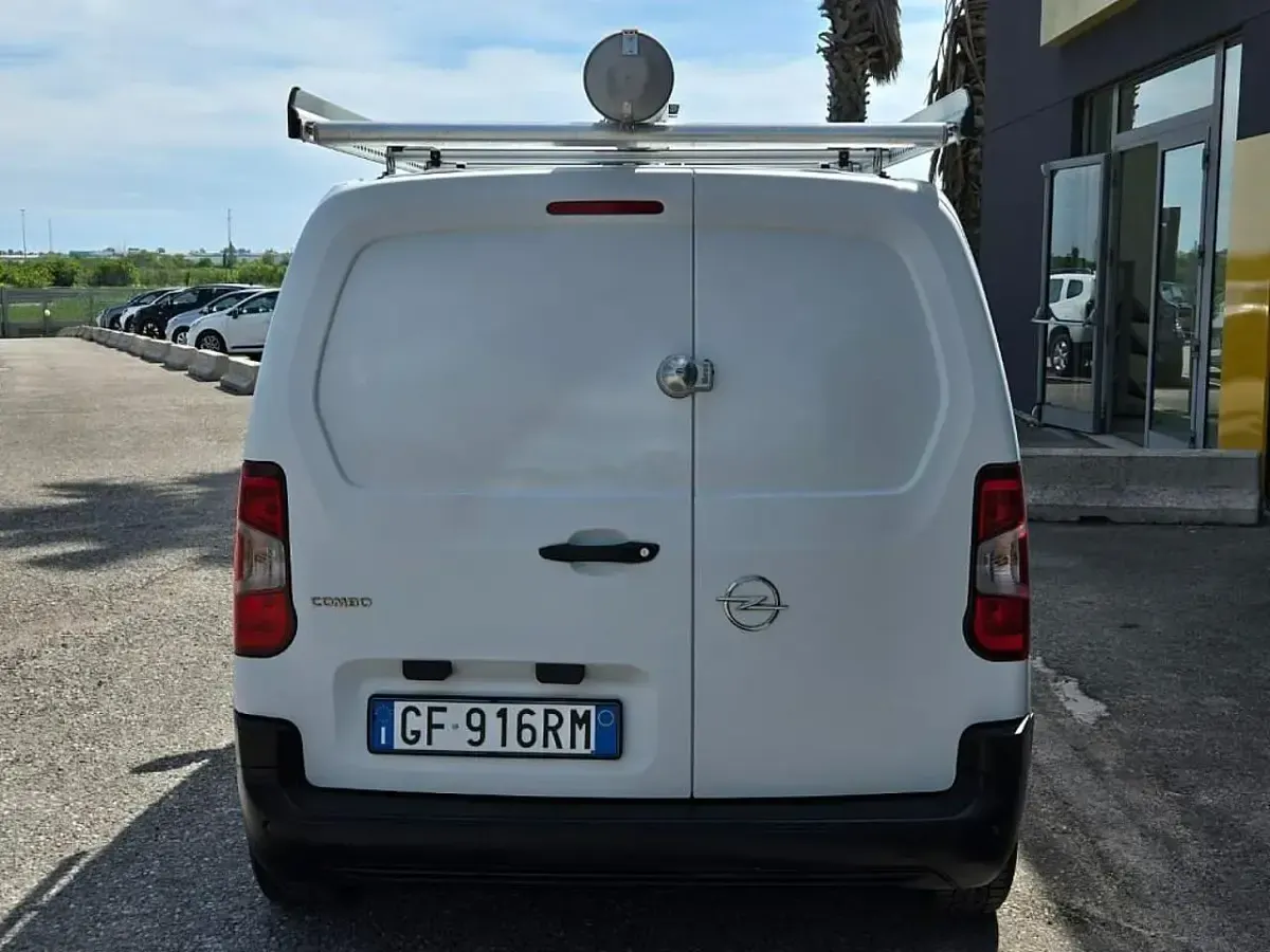 Usata Opel Combo Edition 101 CV (74 kW) 2021 Bianco Monovolume