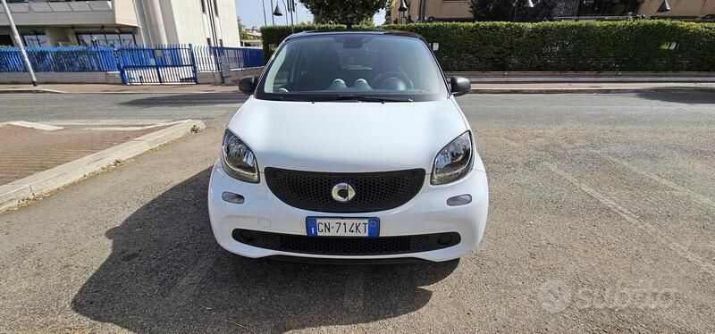 Usata Smart ForFour 71 CV (52 kW) 2016 Bianco Utilitaria