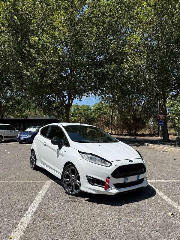 Usata 2016 Ford Fiesta Titanium Due volumi | 7200 € (Buon prezzo) - Immagine 1/4