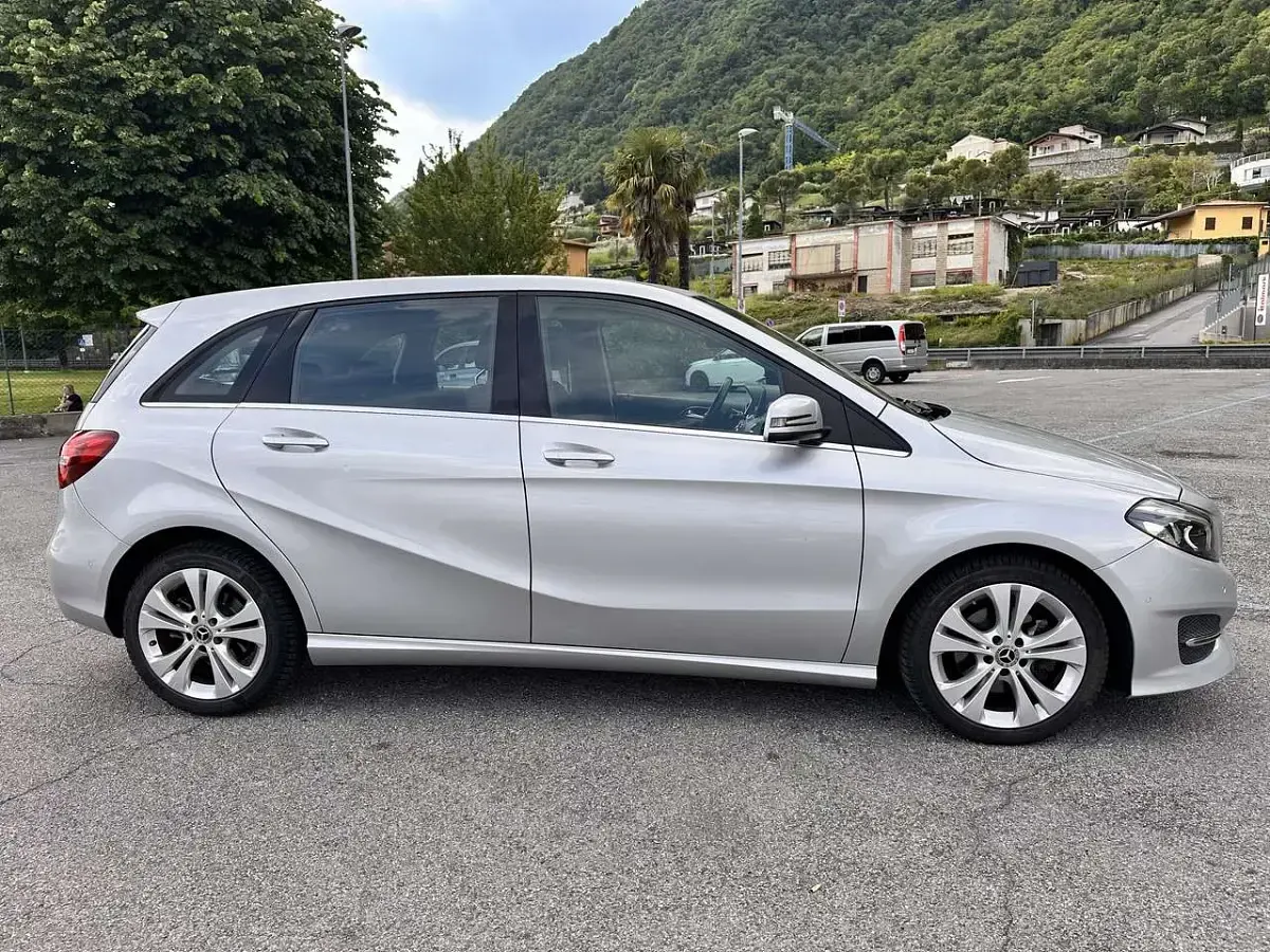 Begagnad Mercedes B200 136 HK (100 kW) 2018 Silver Minibuss