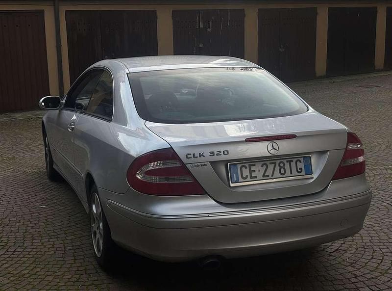 Usata Mercedes CLK320 Elegance 218 CV (160 kW) 2003 Argento Coupé
