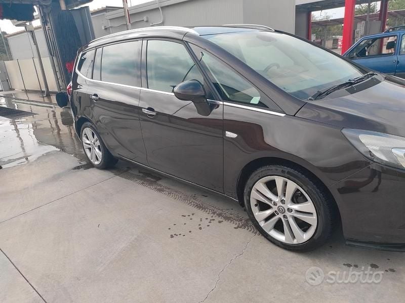 Usata Opel Zafira Tourer 131 CV (96 kW) 2015 Marrone Monovolume