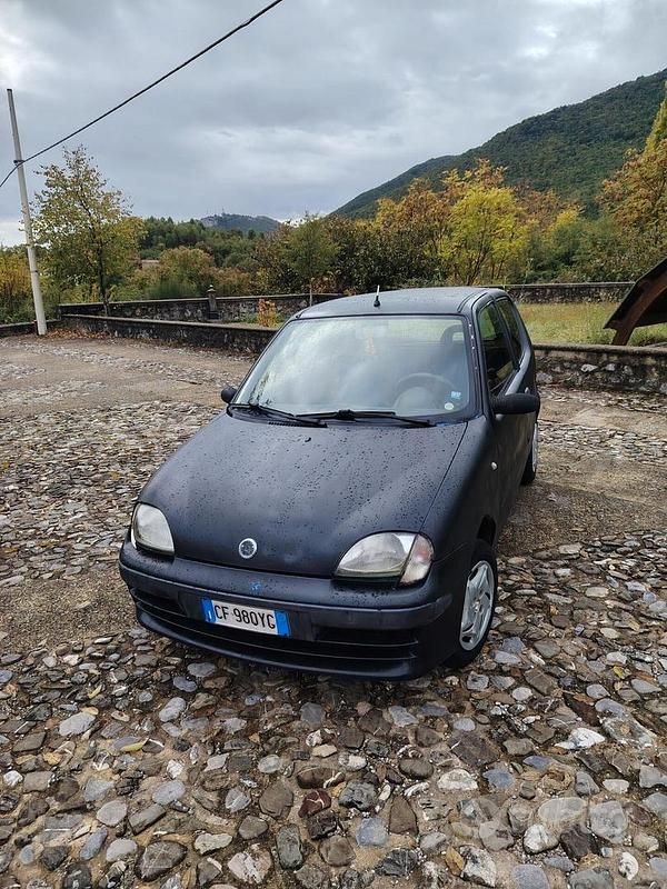 Käytetty Fiat Seicento Active 54 HP (39 kW) 2004 Musta Viistoperä