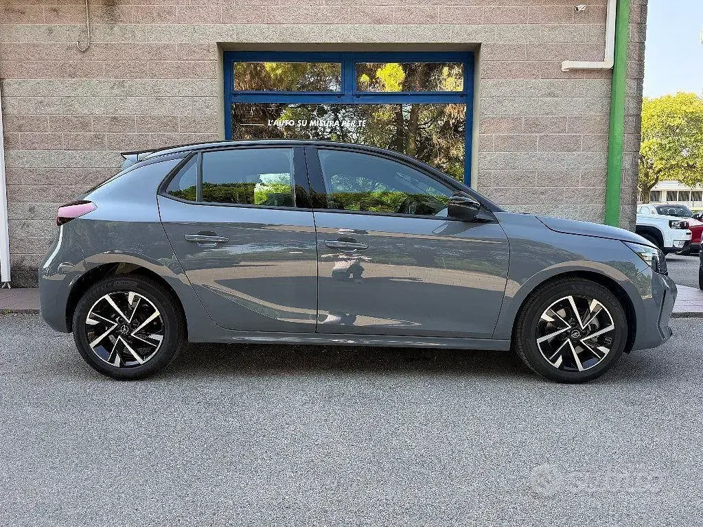 Nuova Opel Corsa 101 CV (74 kW) 2026 Grigio Utilitaria