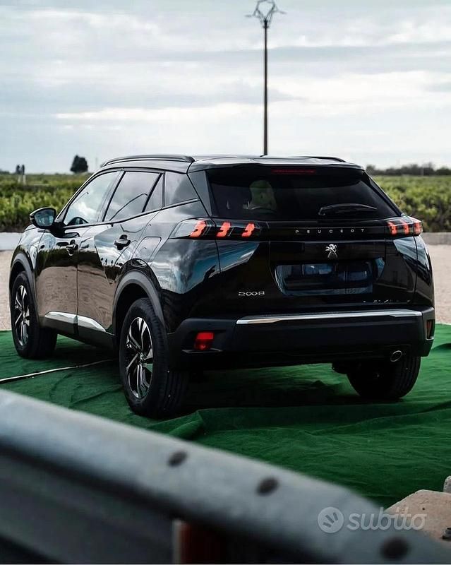 Usata Peugeot 2008 130 CV (95 kW) 2023 Nero SUV