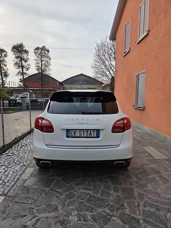 Usata Porsche Cayenne 245 CV (180 kW) 2011 Bianco SUV