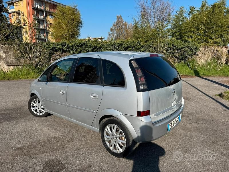 Usata Opel Meriva Club 90 CV (66 kW) 2010 Grigio Monovolume