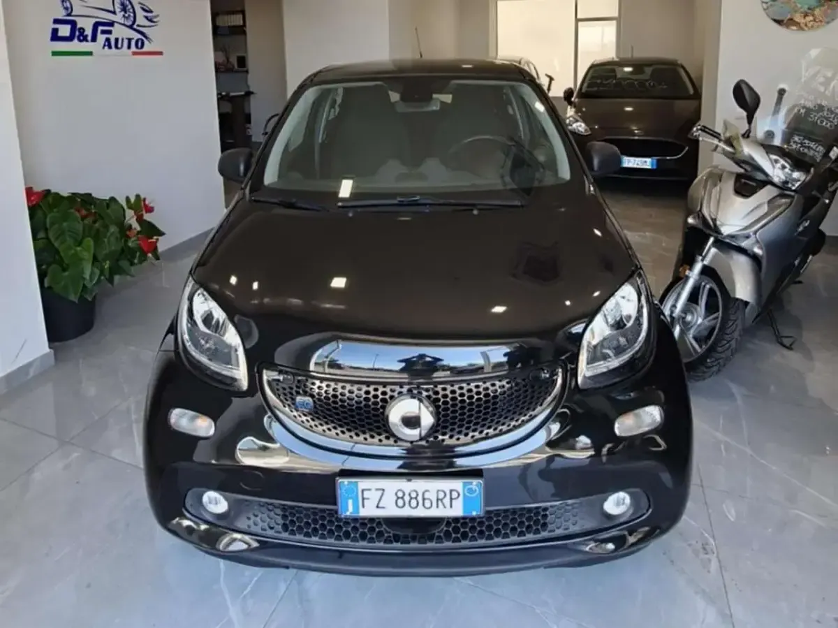 Usata Smart ForFour Electric Drive 41 kW (56 CV) 2019 Nero Utilitaria