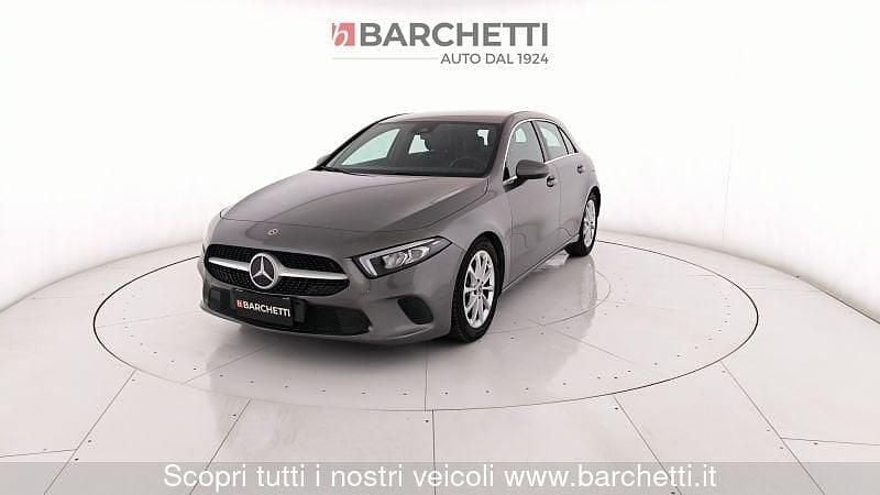 Grigio Usata 2019 Mercedes A180 Due volumi | 20.900 € (Buon prezzo) - Immagine 1/4