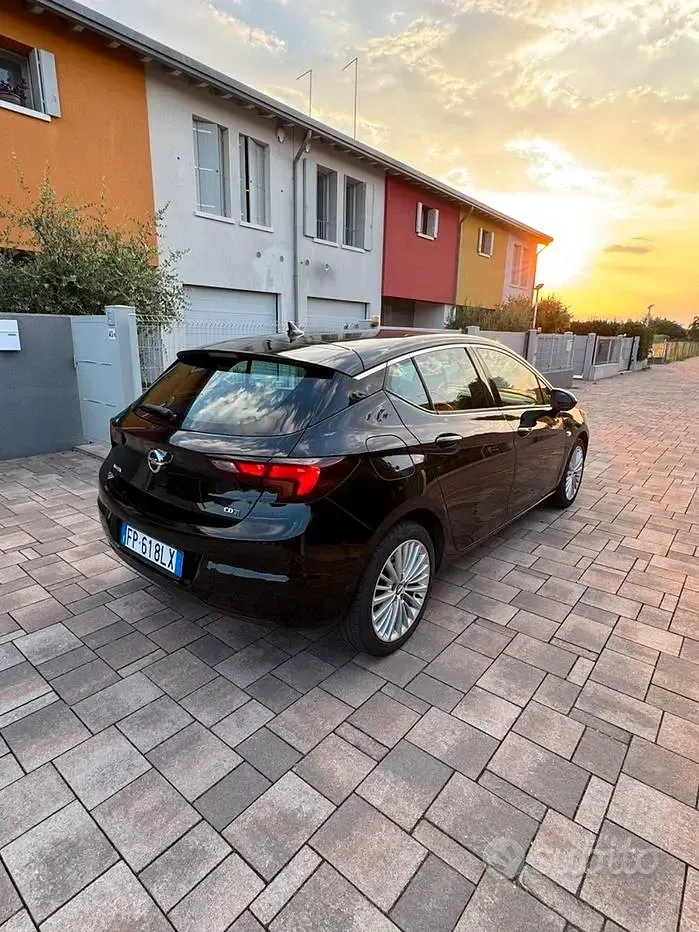 Usata Opel Astra 110 CV (80 kW) 2018 Nero Berlina