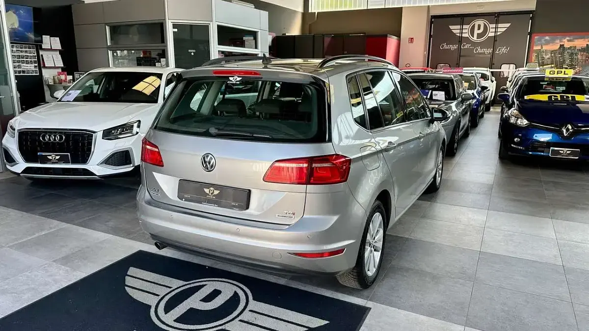 Usata VW Golf Sportsvan Comfortline 110 CV (80 kW) 2016 Grigio Monovolume