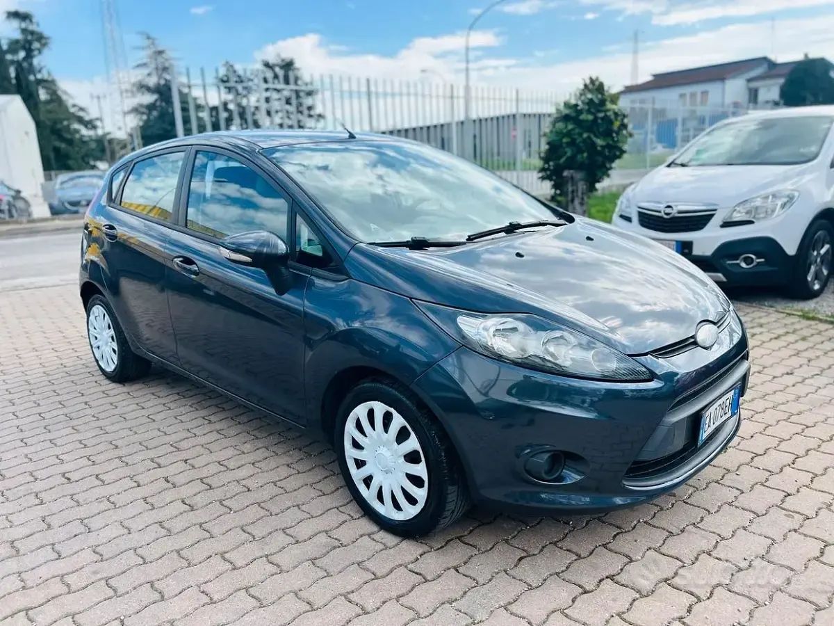 Second-hand Ford Fiesta Titanium 68 CP (50 kW) 2009 Gri Berlinǎ