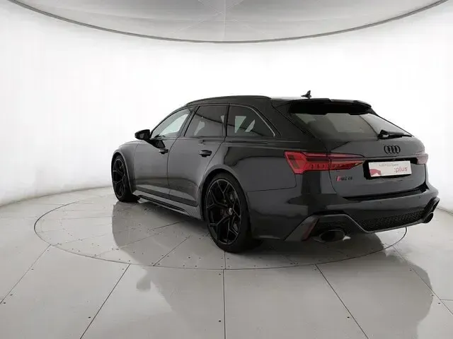 Usata Audi RS6 Comfort 600 CV (441 kW) 2022 Nero mythos metallizzato Station wagon