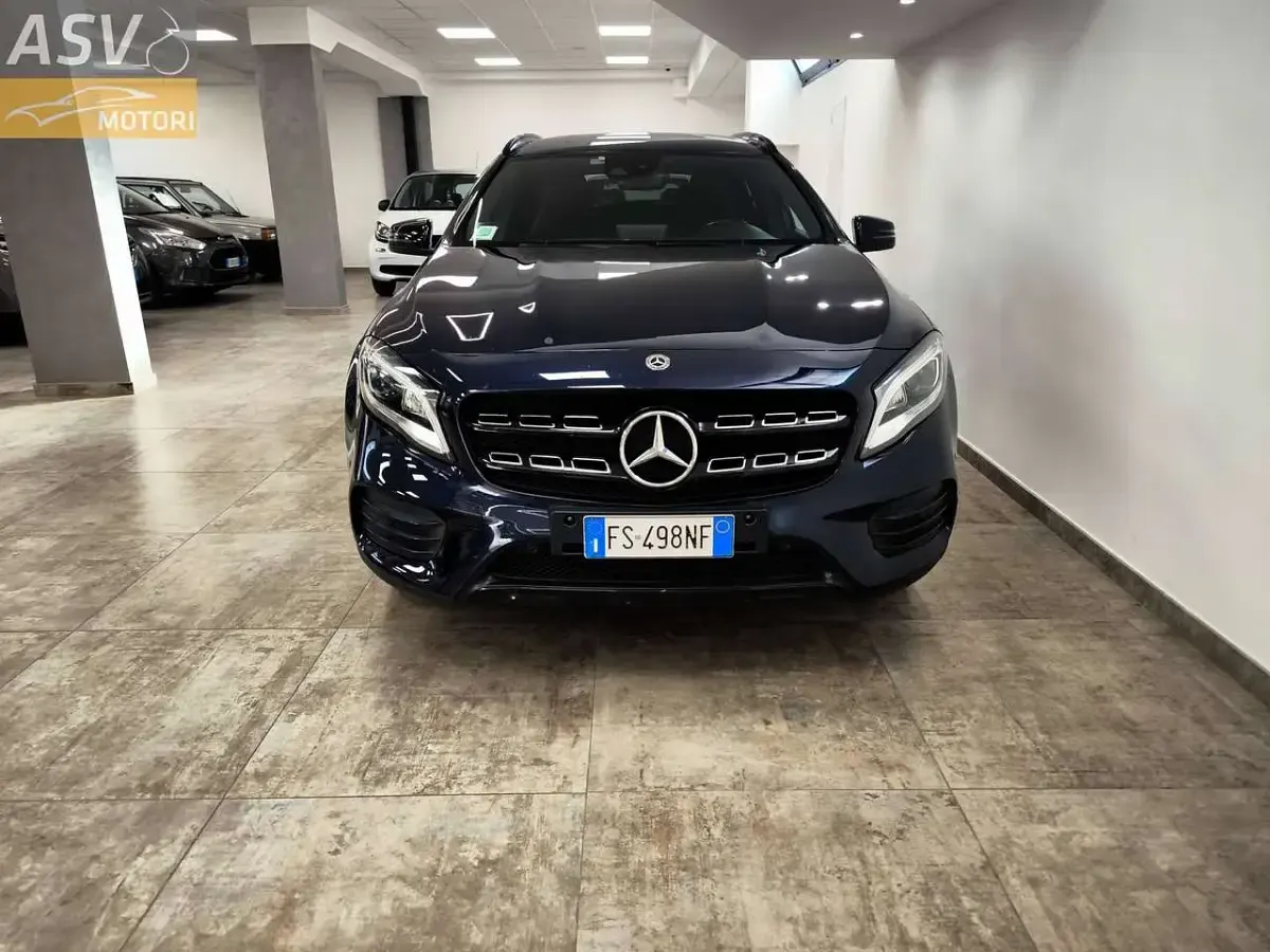 Usata Mercedes GLA200 AMG Line Premium 156 CV (114 kW) 2017 Blu/azzurro SUV