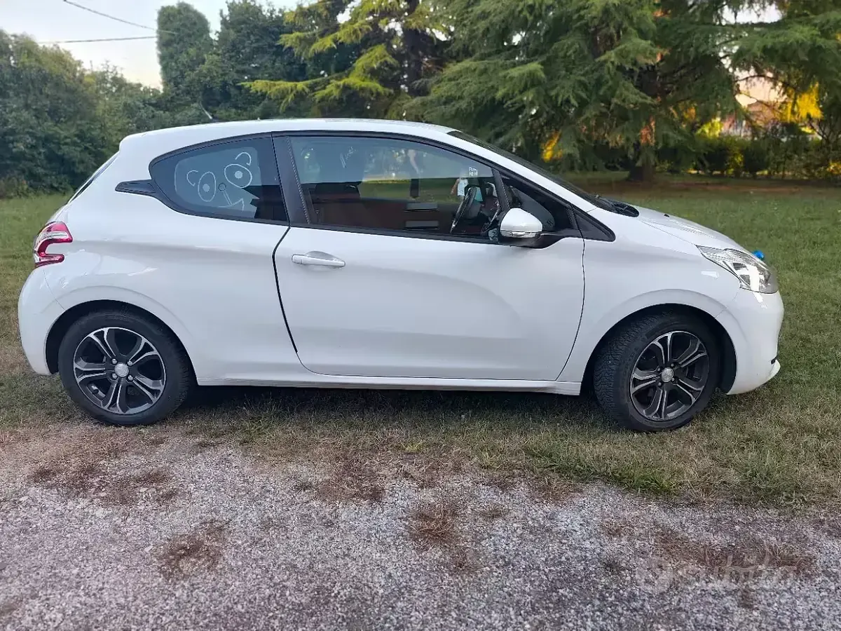 Usata Peugeot 208 2015 Bianco Utilitaria
