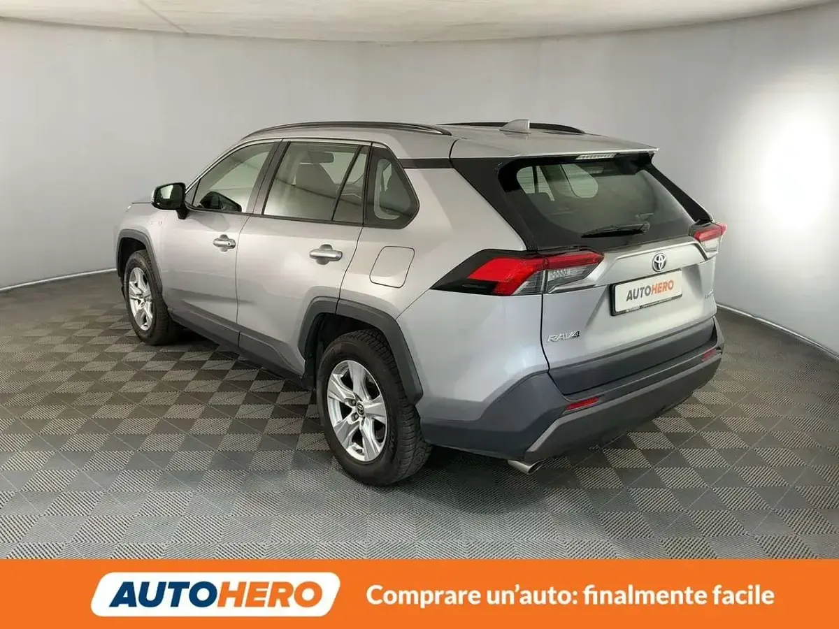 Usata Toyota RAV4 Hybrid Active 178 CV (130 kW) 2021 Grigio SUV