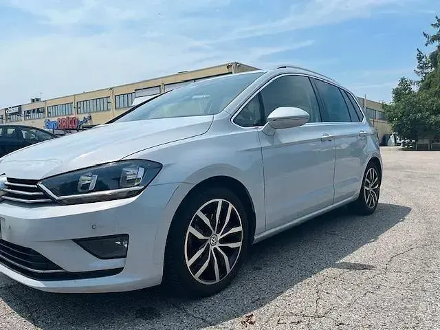Usata VW Golf Sportsvan Highline 116 CV (85 kW) 2017 Bianco Monovolume